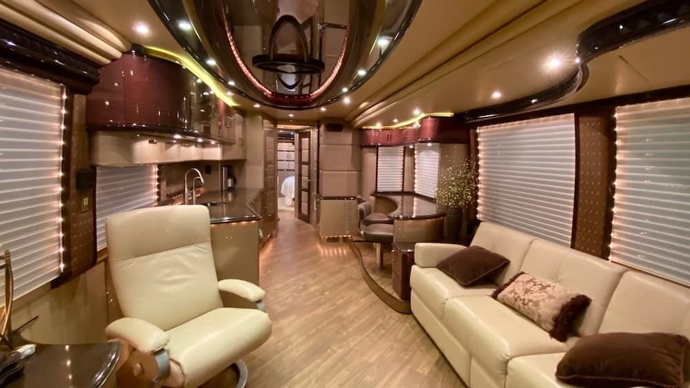 2012 Prevost Liberty Elegant Lady H3-45 Motorhome - Image 10