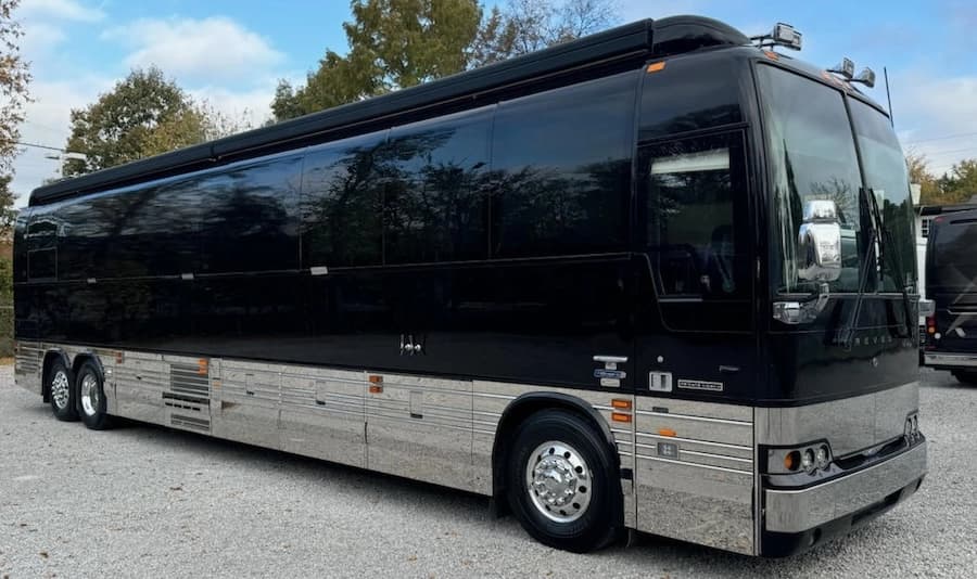 2007 Prevost Star XLII Motorhome - Image 2
