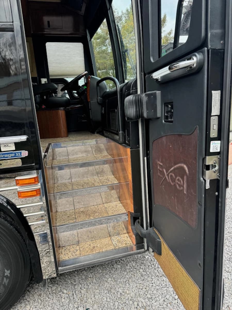 2007 Prevost Star XLII Motorhome - Image 11