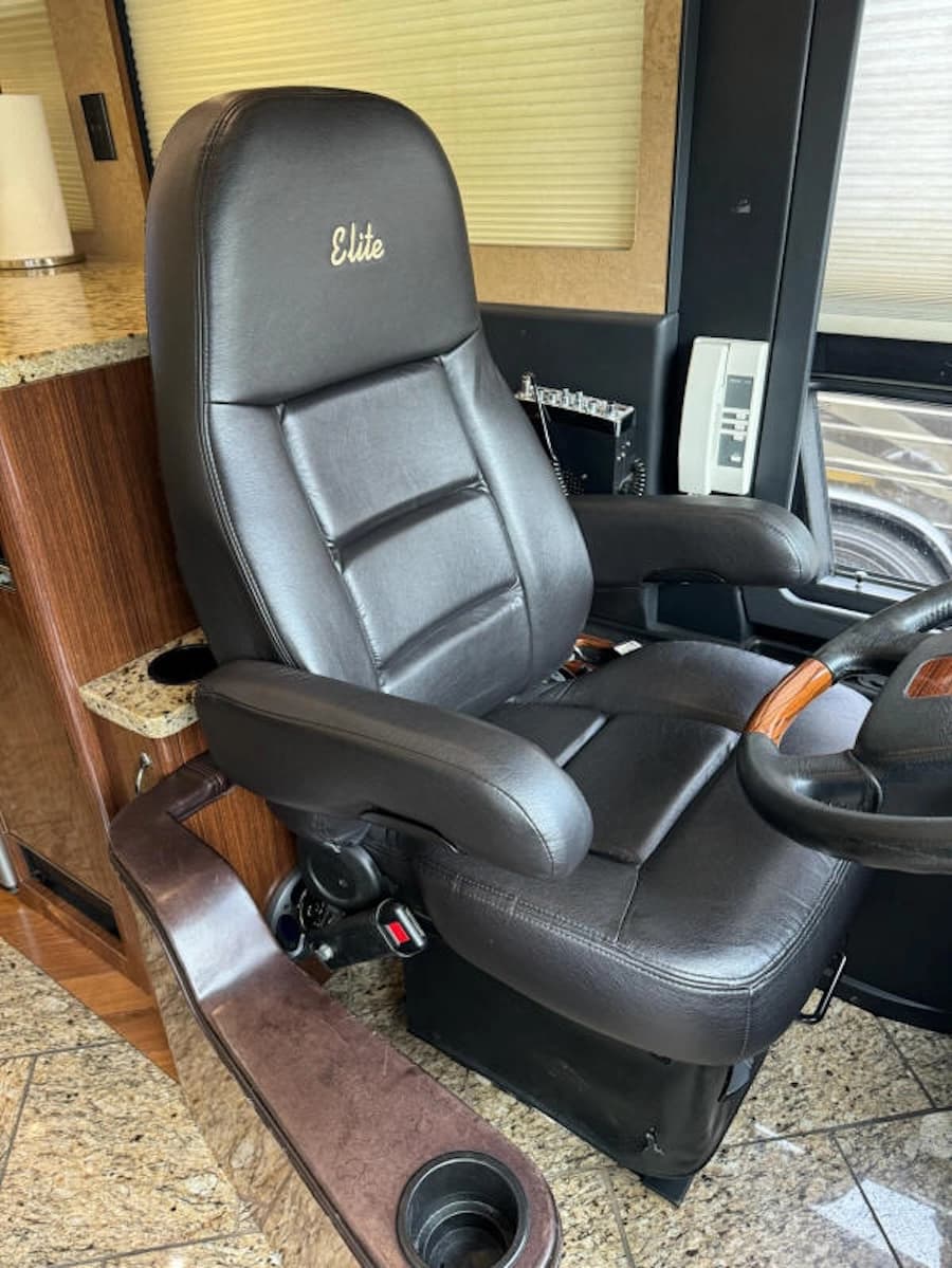 2007 Prevost Star XLII Motorhome - Image 14