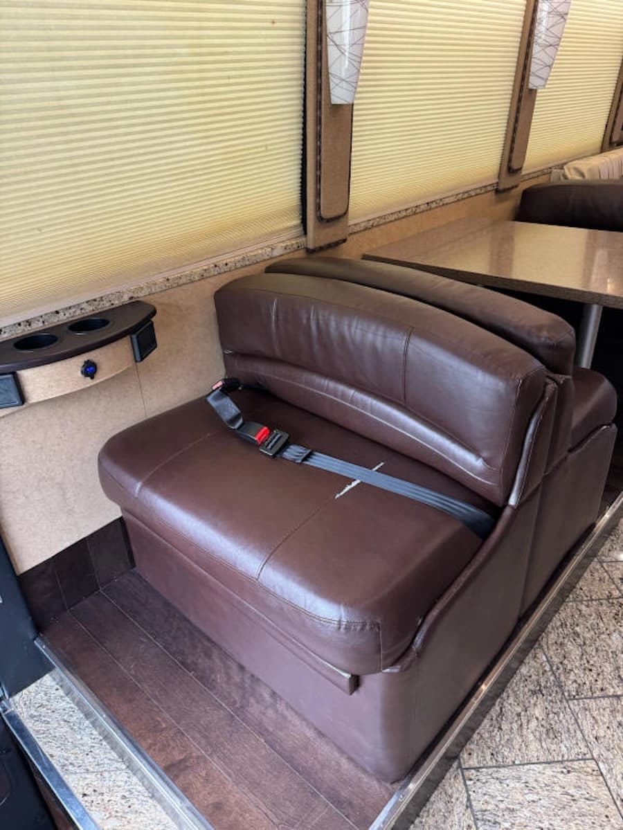 2007 Prevost Star XLII Motorhome - Image 15