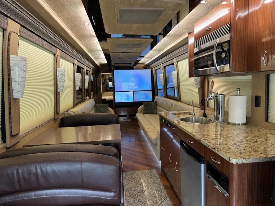 2007 Prevost Star XLII Motorhome - Image 16