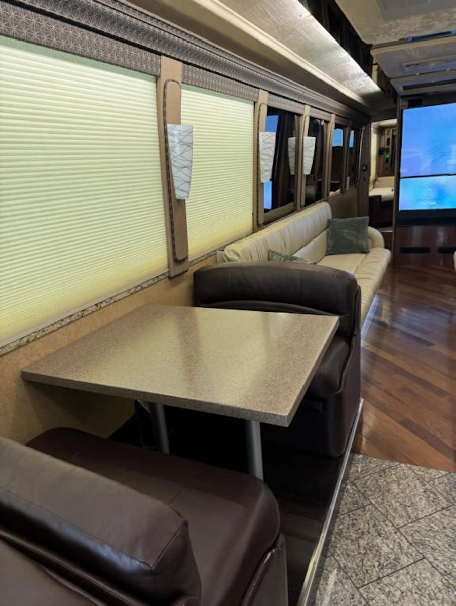 2007 Prevost Star XLII Motorhome - Image 18