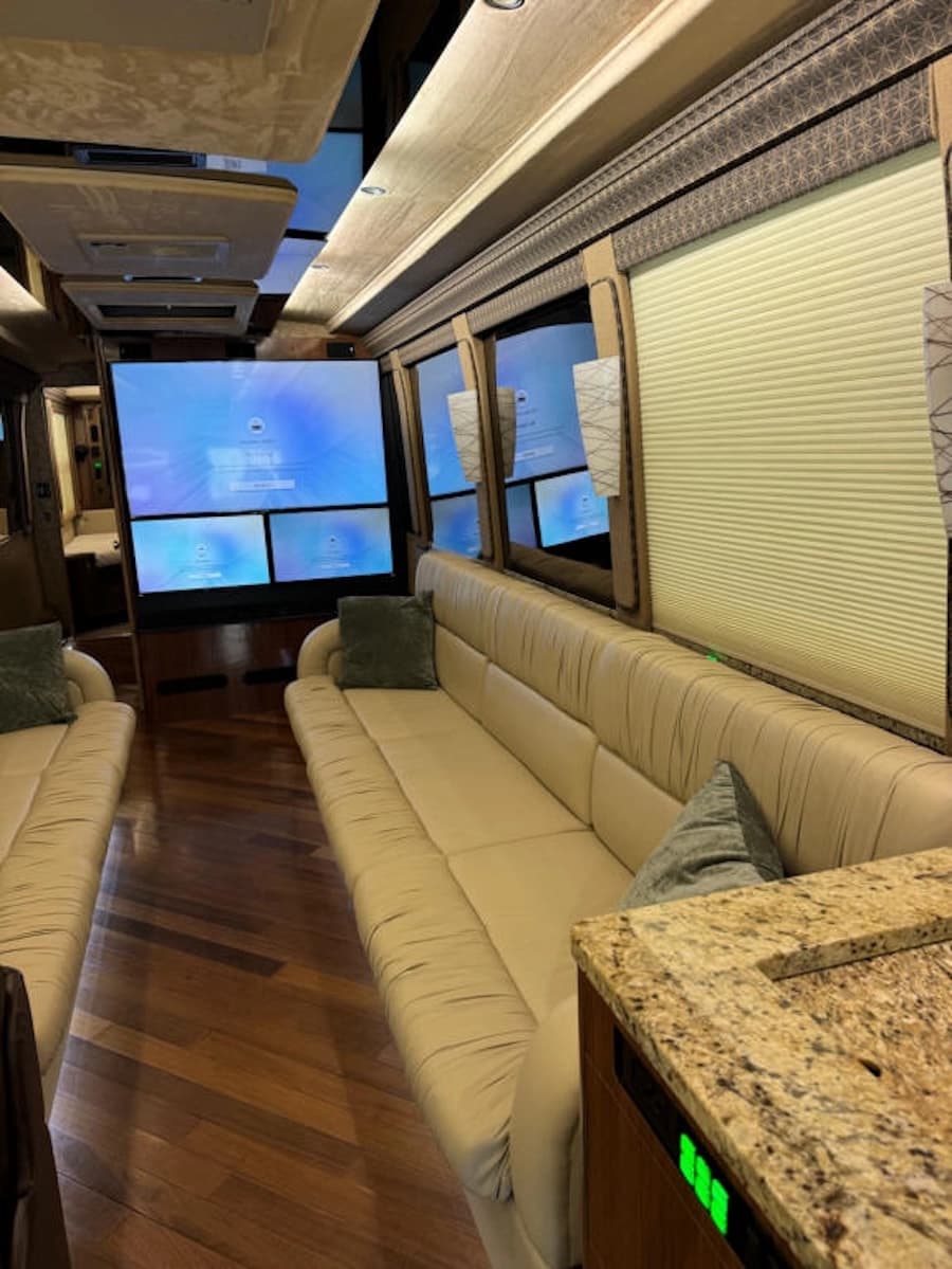 2007 Prevost Star XLII Motorhome - Image 19