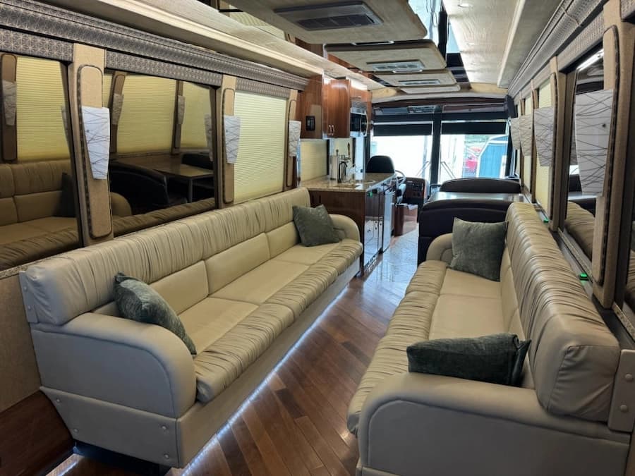 2007 Prevost Star XLII Motorhome - Image 21