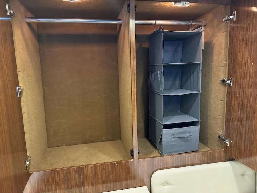 2007 Prevost Star XLII Motorhome - Image 26