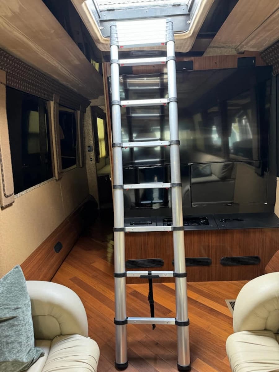 2007 Prevost Star XLII Motorhome - Image 10