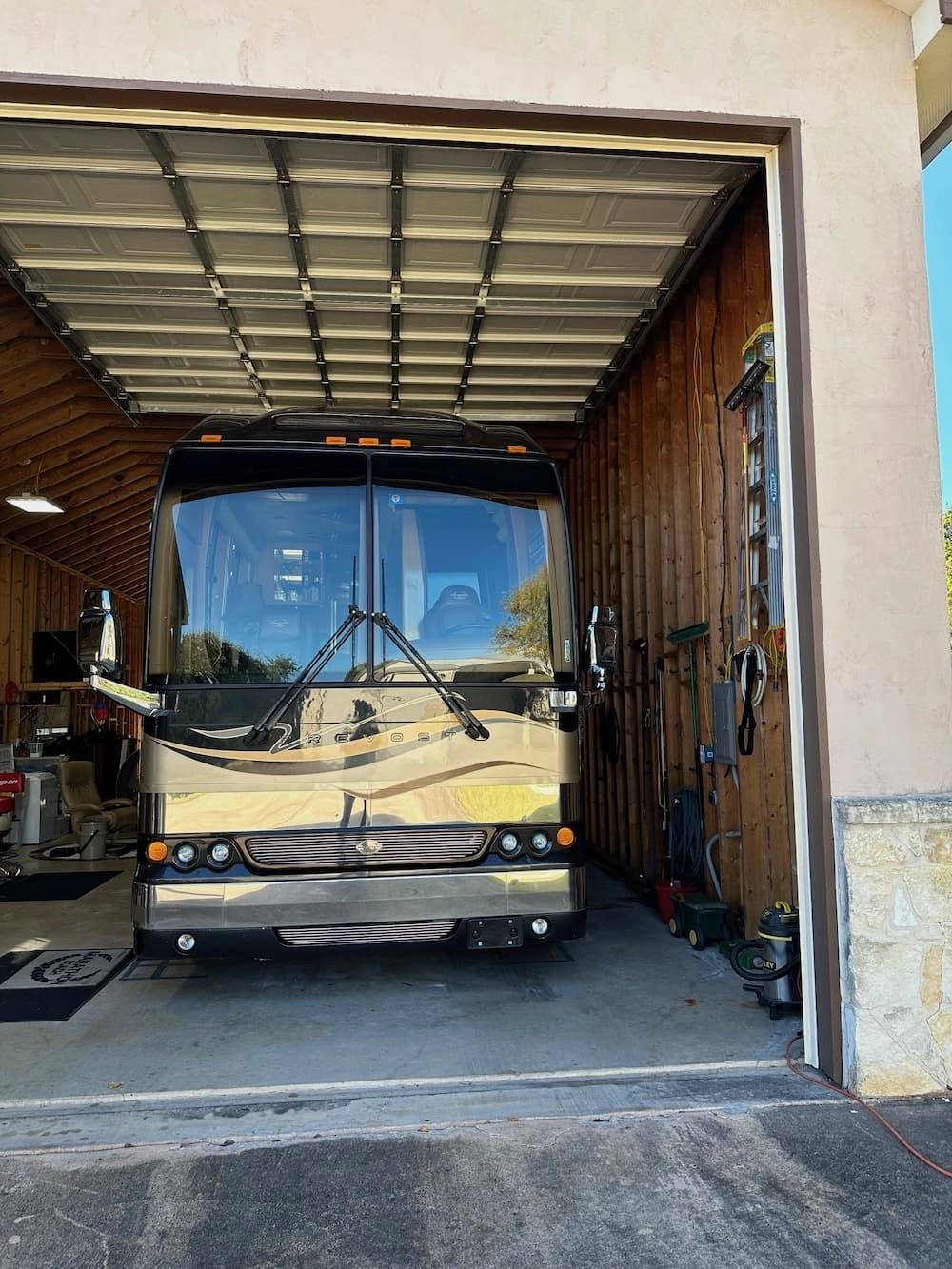 2008 Prevost Marathon XLII Motorhome - Image 2