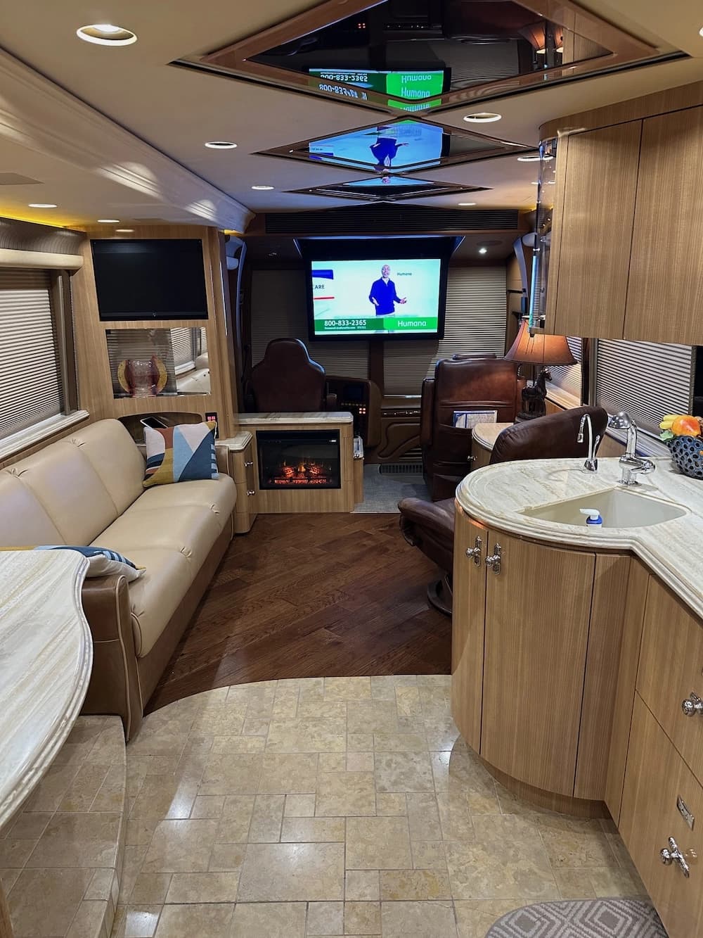 2008 Prevost Marathon XLII Motorhome - Image 11