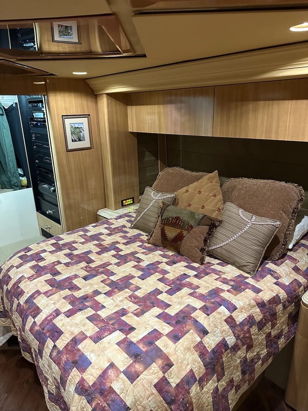 2008 Prevost Marathon XLII Motorhome - Image 19