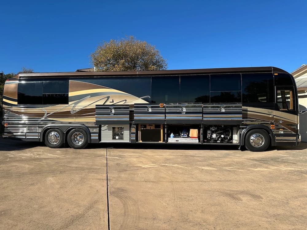 2008 Prevost Marathon XLII Motorhome - Image 3