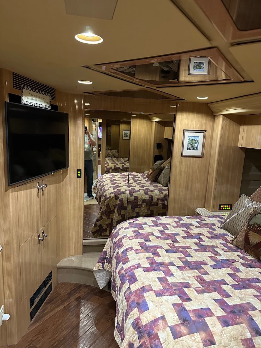 2008 Prevost Marathon XLII Motorhome - Image 20
