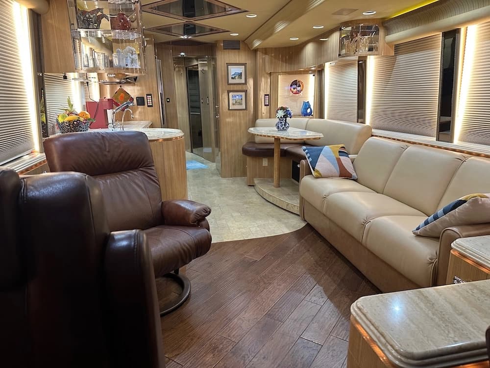 2008 Prevost Marathon XLII Motorhome - Image 8