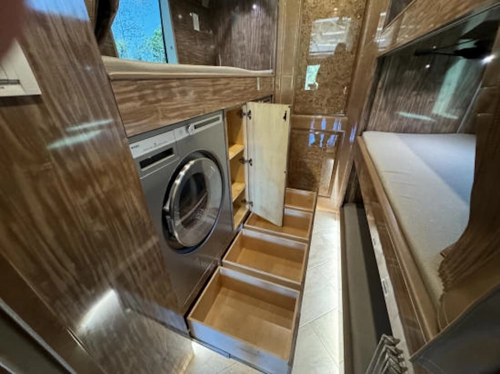 2018 Prevost Florida Coach X3 Motorhome - Image 12