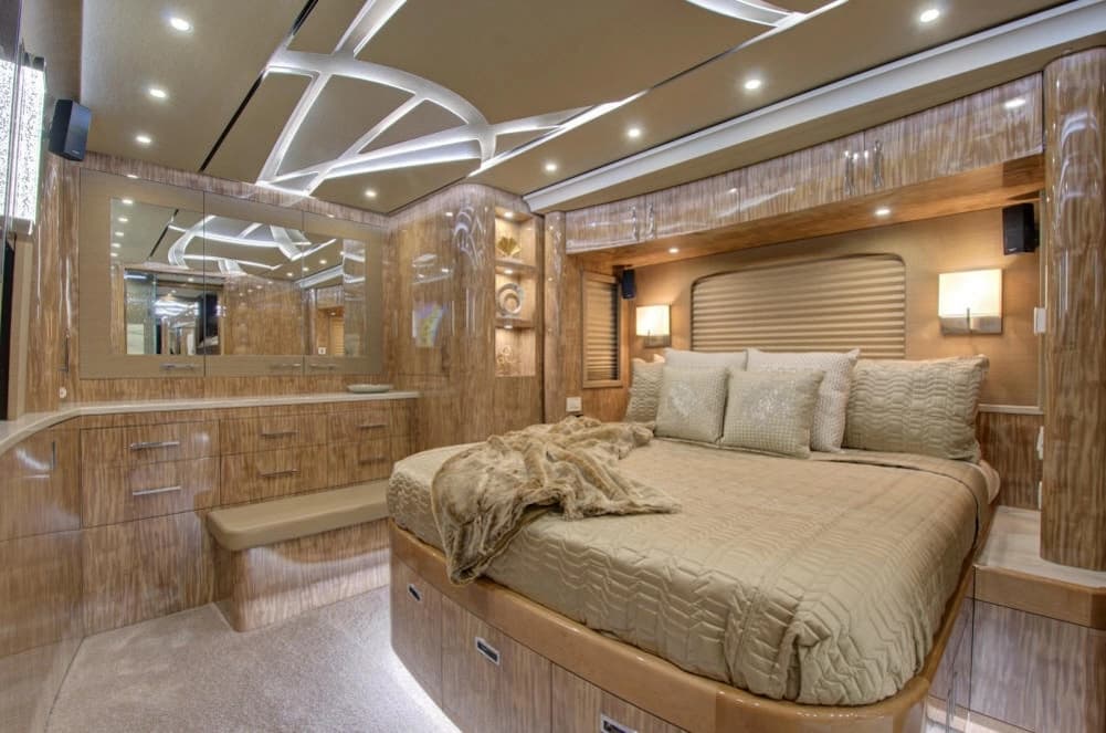 2018 Prevost Florida Coach X3 Motorhome - Image 16