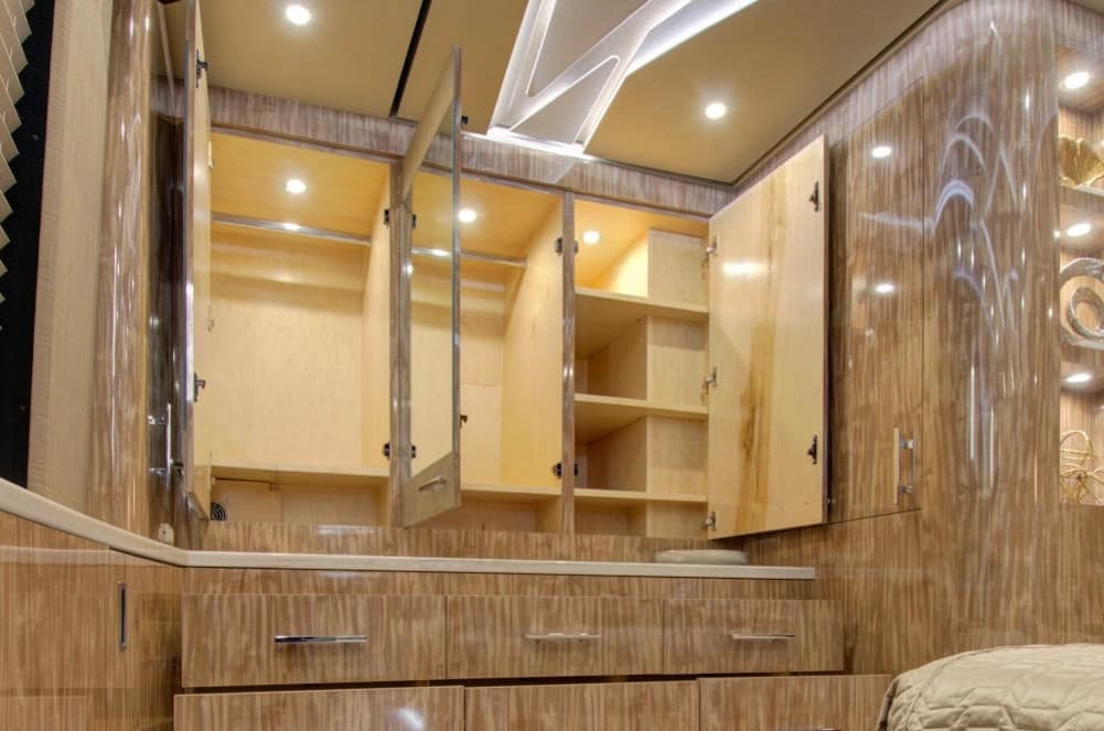 2018 Prevost Florida Coach X3 Motorhome - Image 18