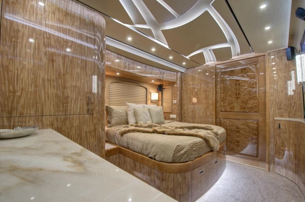 2018 Prevost Florida Coach X3 Motorhome - Image 19
