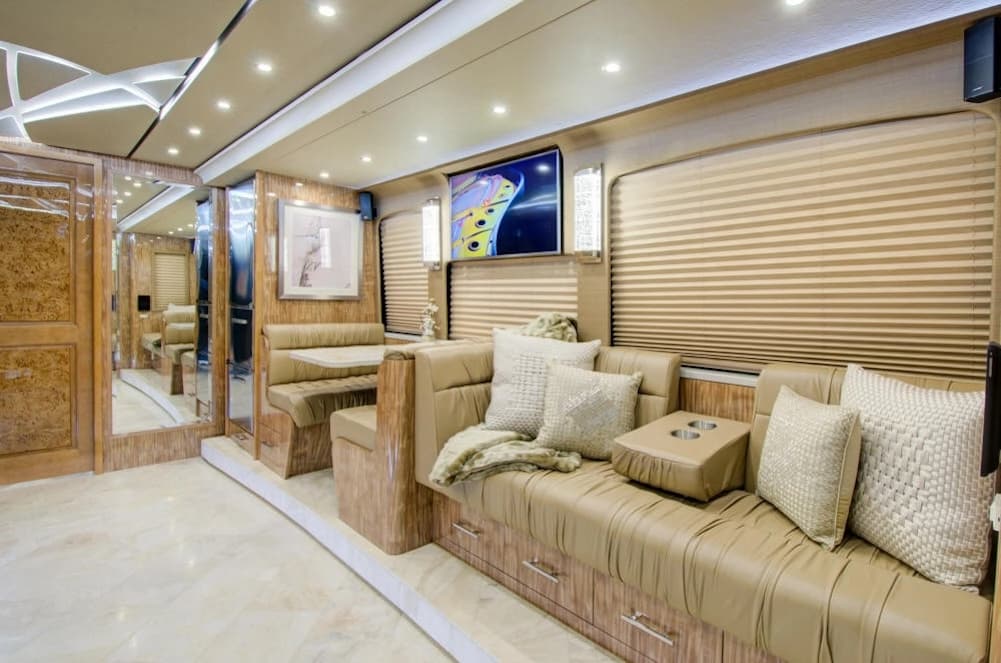 2018 Prevost Florida Coach X3 Motorhome - Image 20