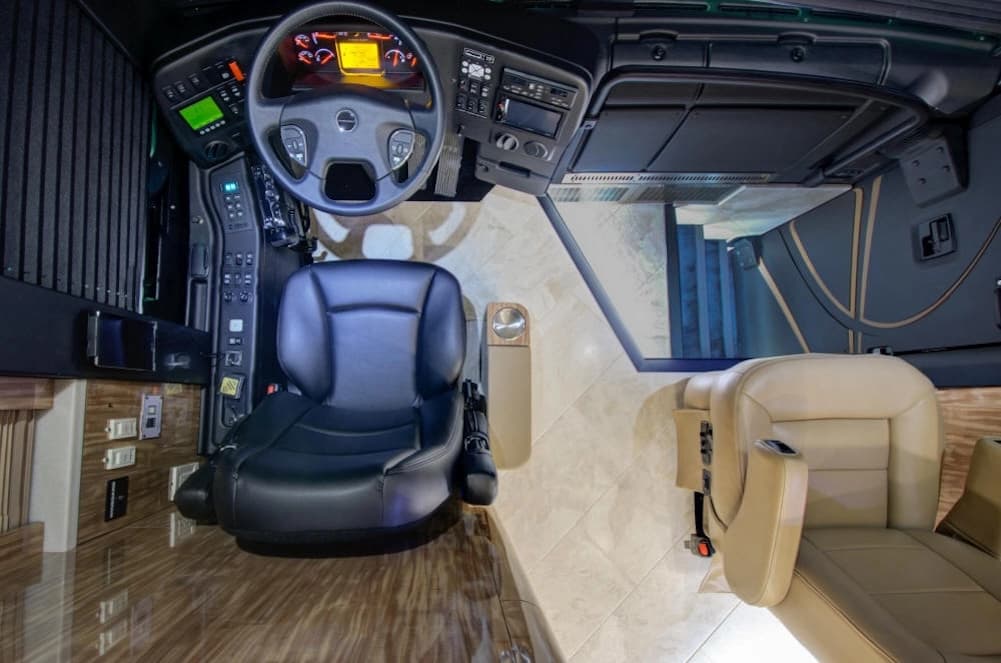 2018 Prevost Florida Coach X3 Motorhome - Image 3