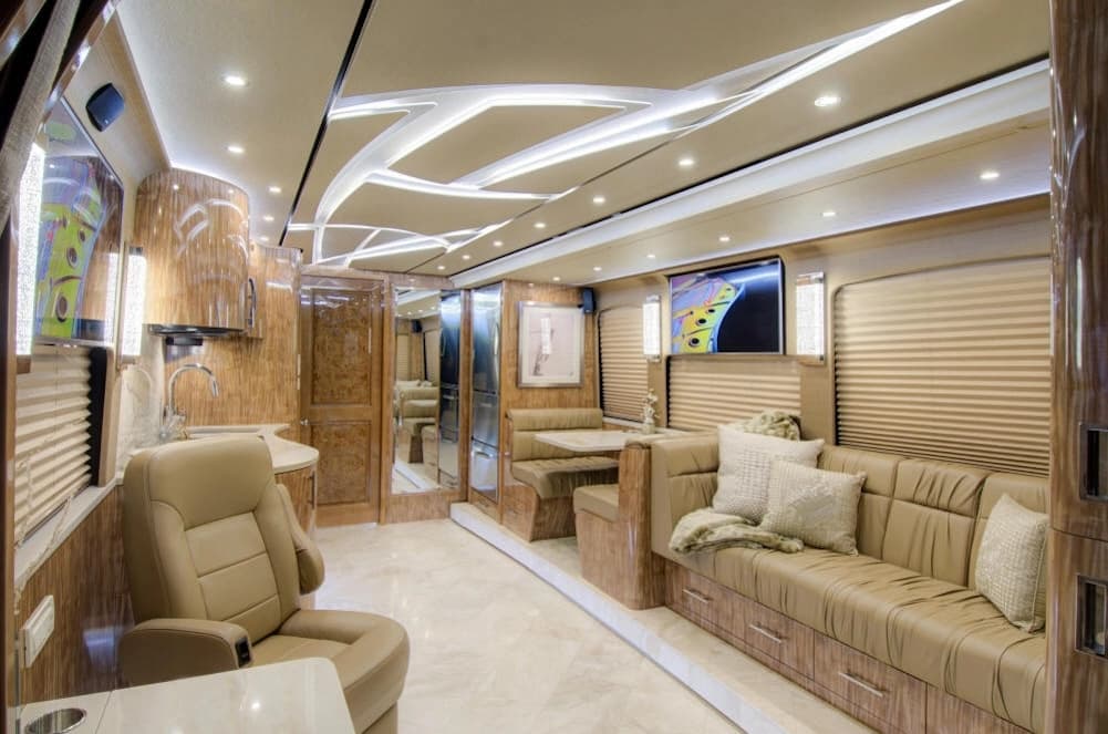2018 Prevost Florida Coach X3 Motorhome - Image 4