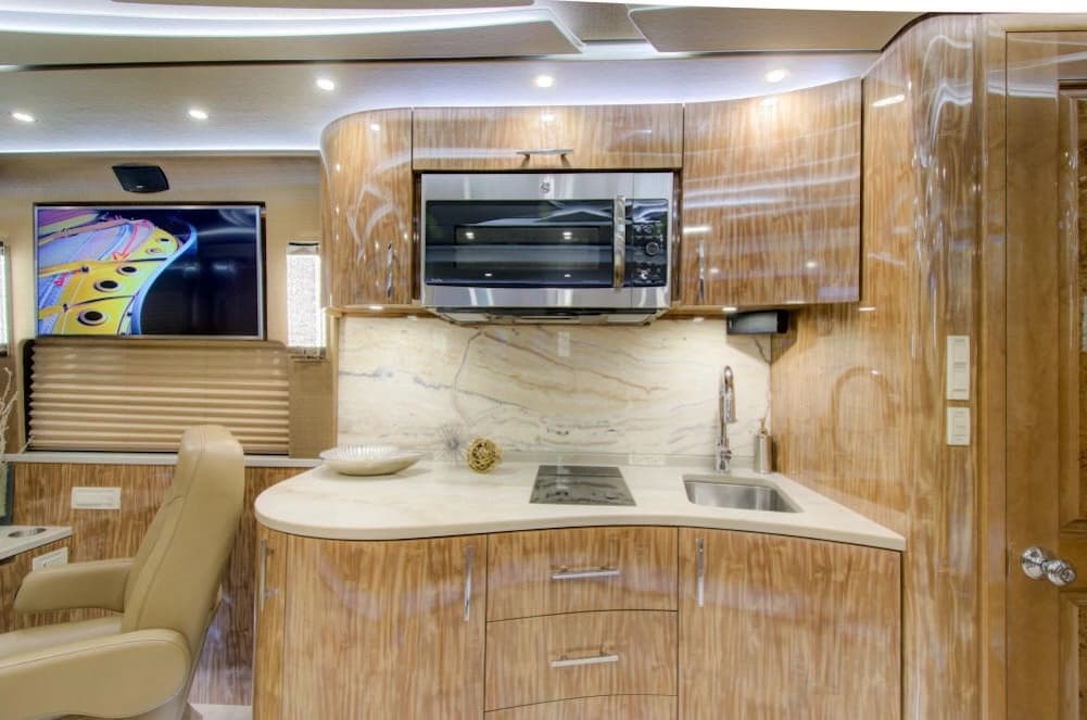 2018 Prevost Florida Coach X3 Motorhome - Image 5