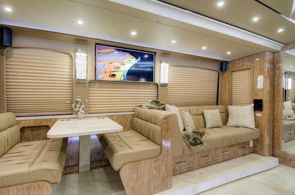 2018 Prevost Florida Coach X3 Motorhome - Image 7