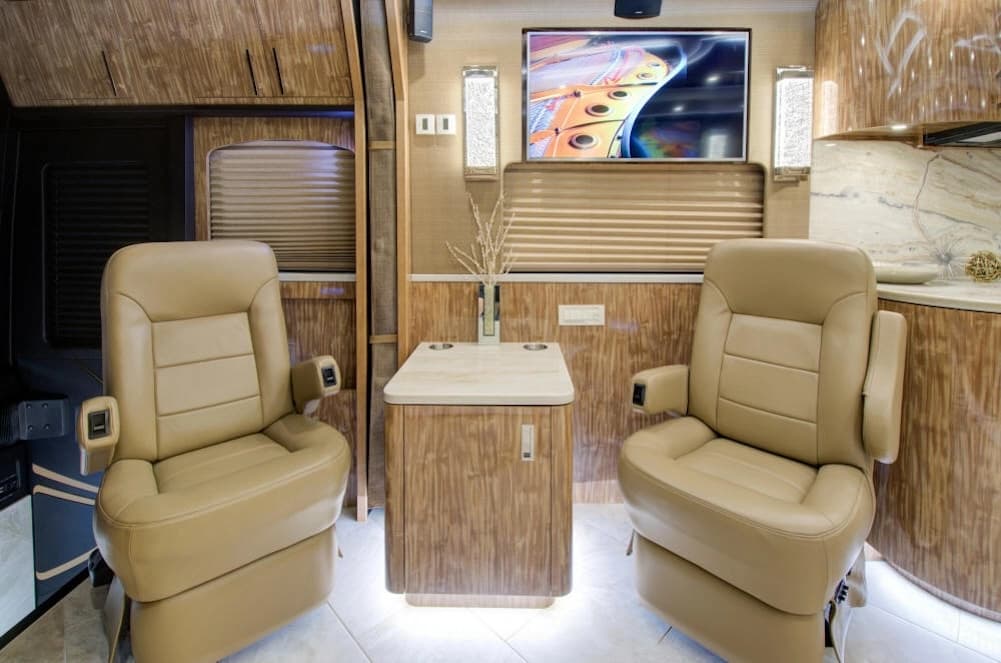 2018 Prevost Florida Coach X3 Motorhome - Image 8