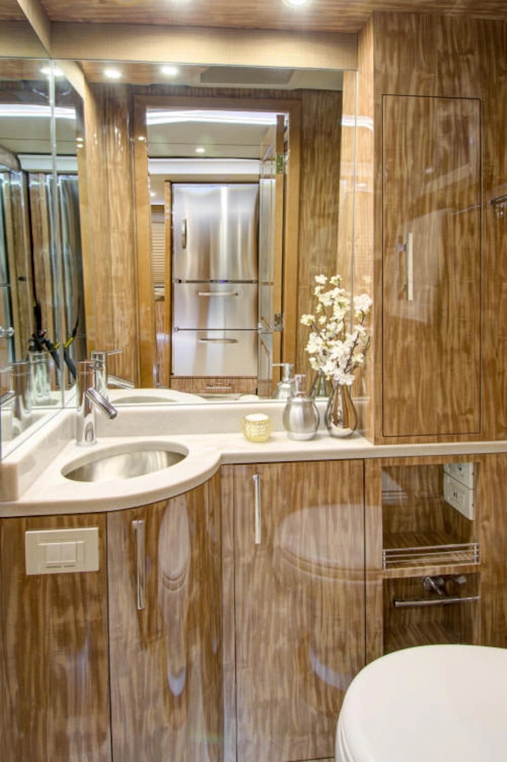 2018 Prevost Florida Coach X3 Motorhome - Image 9