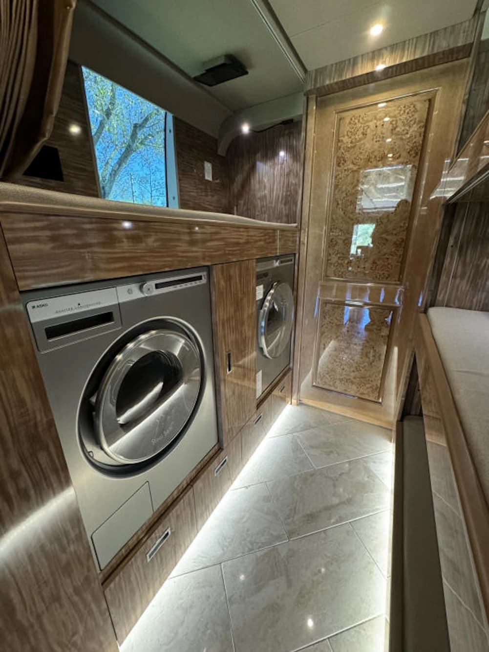 2018 Prevost Florida Coach X3 Motorhome - Image 10
