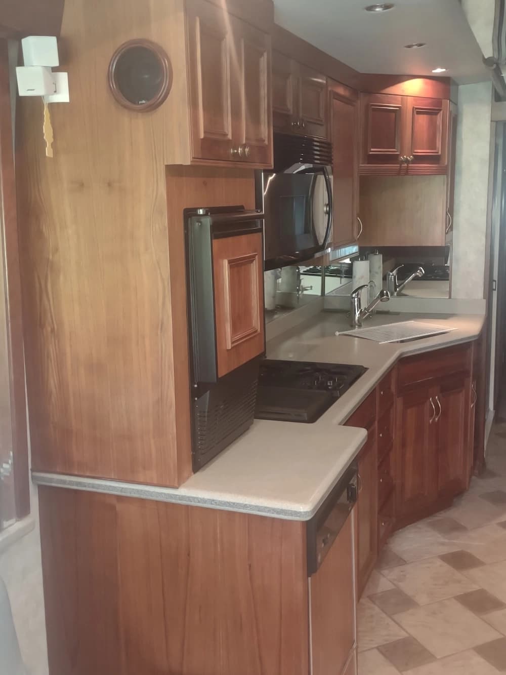 2004 Prevost XLII Motorhome - Image 27