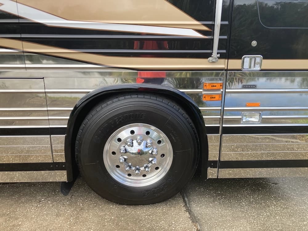 2004 Prevost XLII Motorhome - Image 7