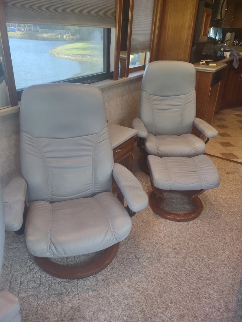 2004 Prevost XLII Motorhome - Image 9
