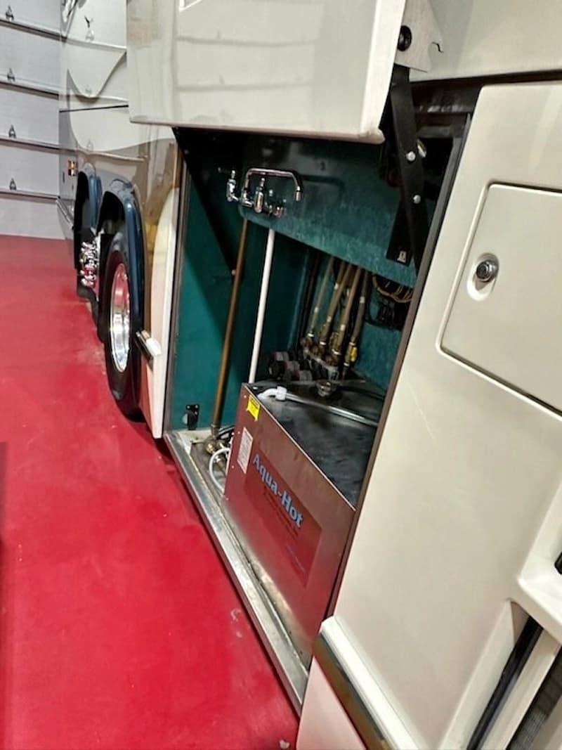2000 Prevost Angola H3-45 Motorhome - Image 18