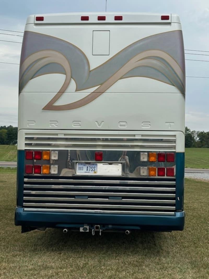2000 Prevost Angola H3-45 Motorhome - Image 4