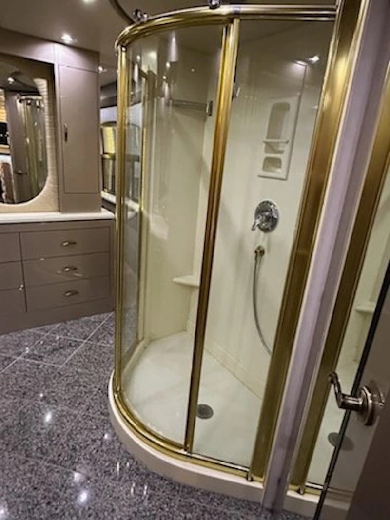 2000 Prevost Angola H3-45 Motorhome - Image 9