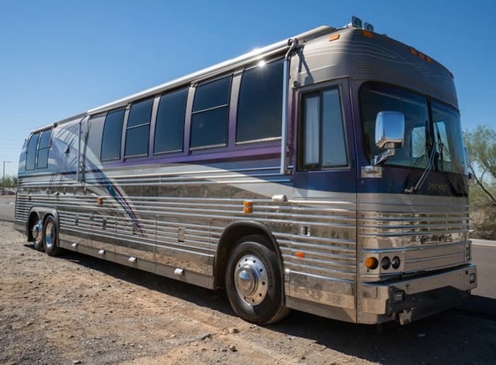 1996 Prevost Country Coach XL 40 Motorhome - Image 1