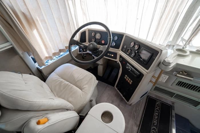 1996 Prevost Country Coach XL 40 Motorhome - Image 11