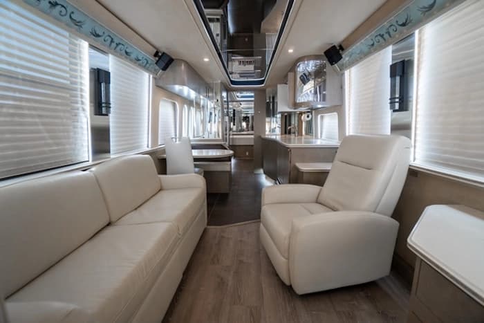 1996 Prevost Country Coach XL 40 Motorhome - Image 12