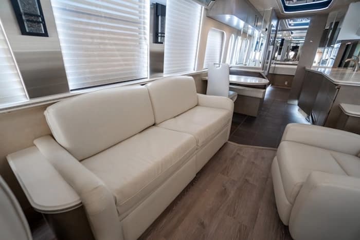 1996 Prevost Country Coach XL 40 Motorhome - Image 13