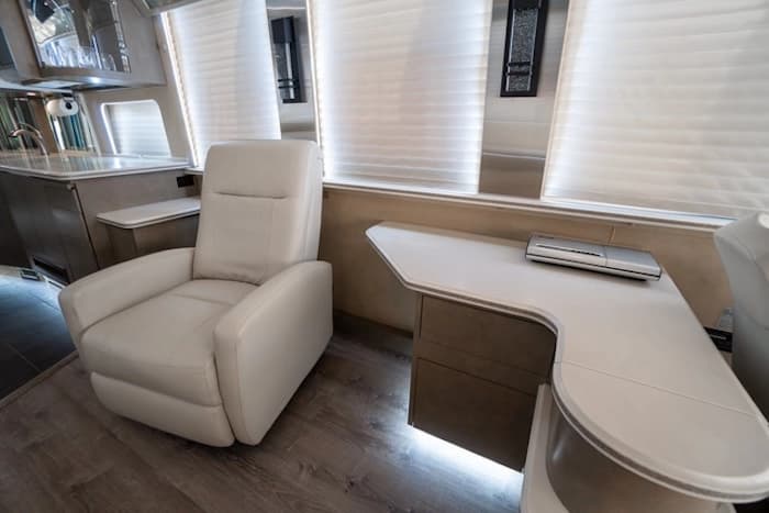 1996 Prevost Country Coach XL 40 Motorhome - Image 14