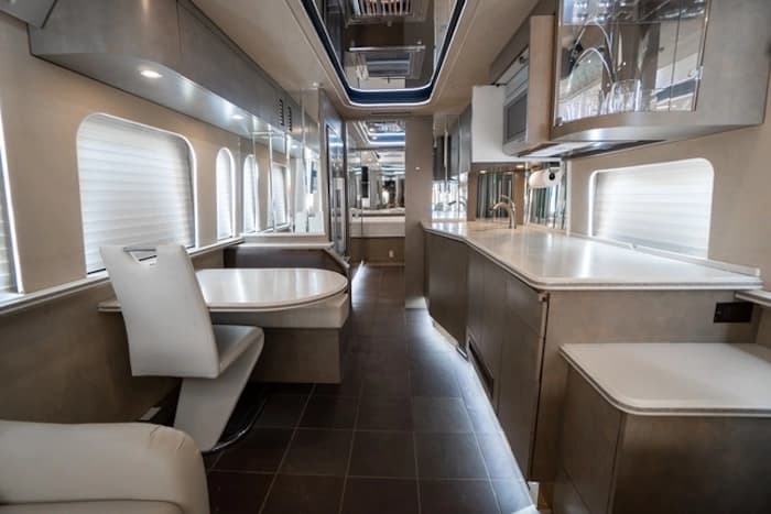 1996 Prevost Country Coach XL 40 Motorhome - Image 15