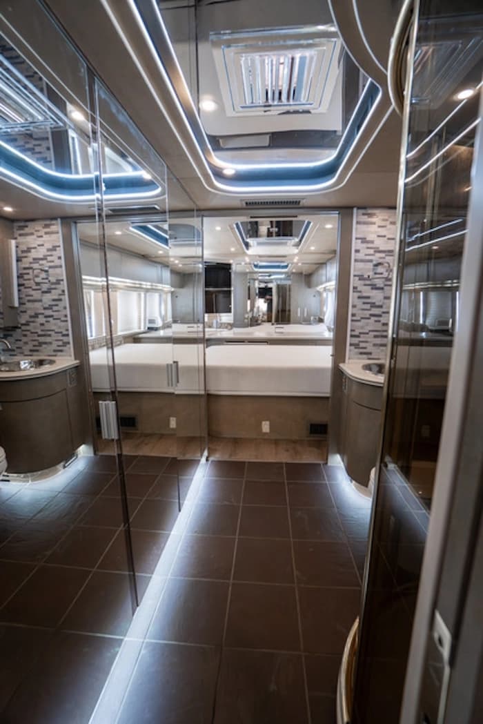 1996 Prevost Country Coach XL 40 Motorhome - Image 21