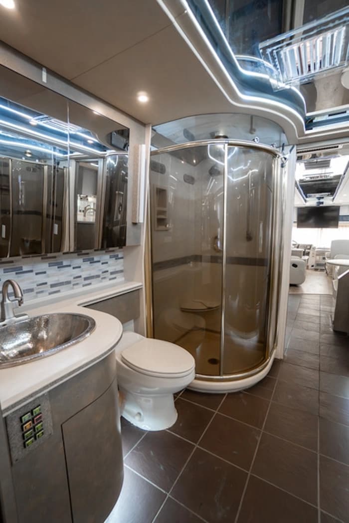 1996 Prevost Country Coach XL 40 Motorhome - Image 23