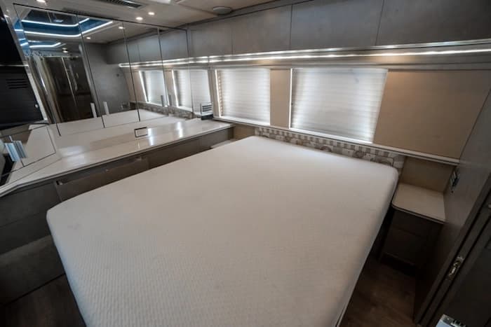 1996 Prevost Country Coach XL 40 Motorhome - Image 26