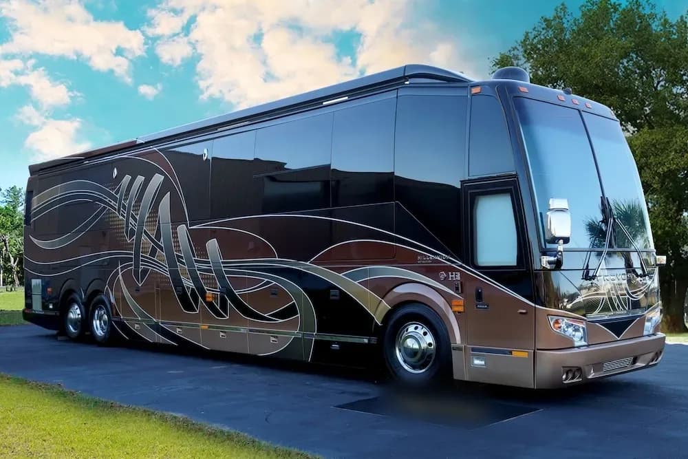 2017 Prevost Millennium H3-45 Motorhome - Image 1