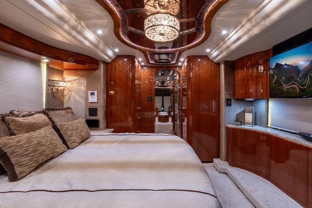 2017 Prevost Millennium H3-45 Motorhome - Image 12