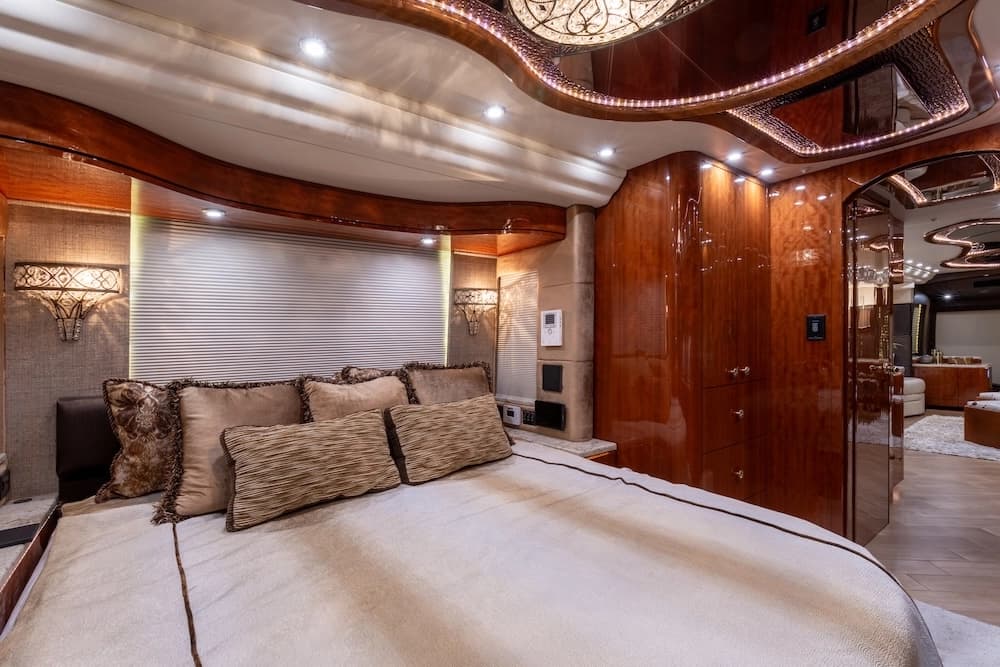 2017 Prevost Millennium H3-45 Motorhome - Image 14