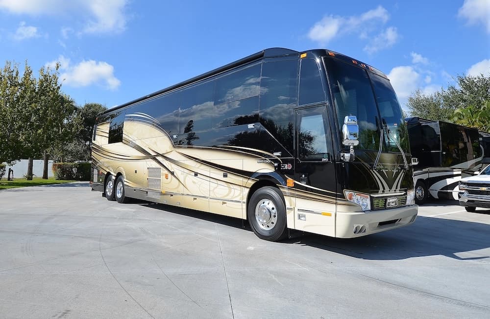2015 Prevost Liberty Elegant Lady H3-45 Motorhome - Image 2