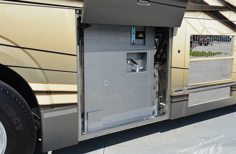 2015 Prevost Liberty Elegant Lady H3-45 Motorhome - Image 11