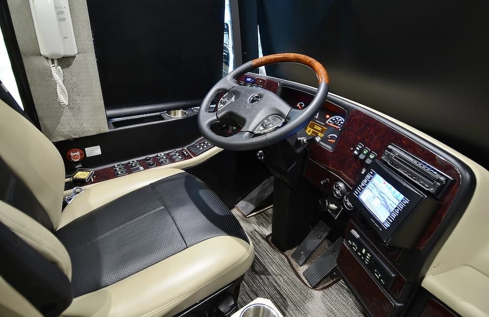 2015 Prevost Liberty Elegant Lady H3-45 Motorhome - Image 12